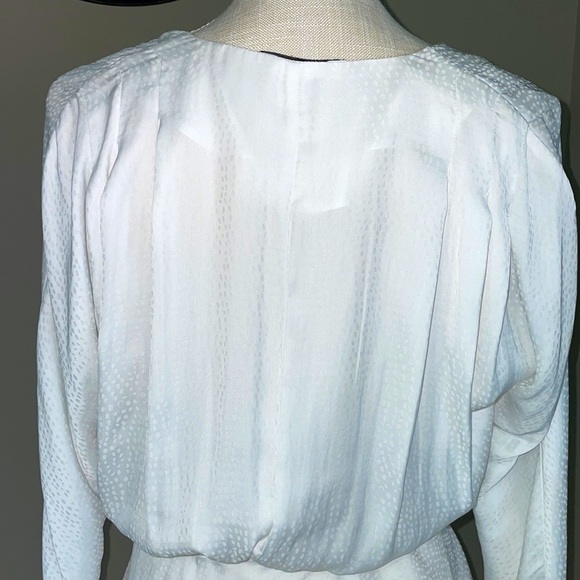 Express brand like new women’s long sleeve blouse white , size small. - Picture 7 of 10